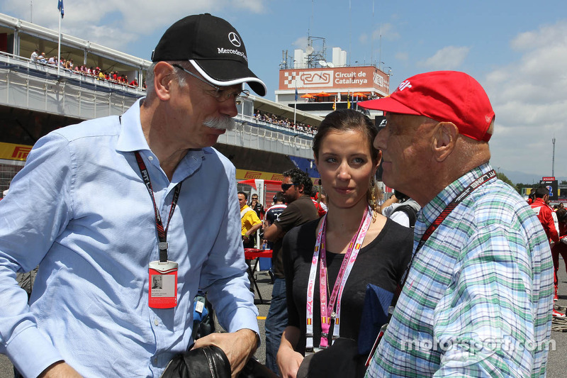 Dr. Dieter Zetsche, CEO de Daimler AG con Niki Lauda, Presidente No-Ejecutivo de Mercedes, en la par