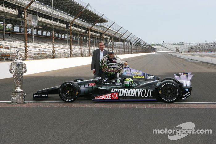 O vencedor Tony Kanaan, KV Racing Technology Chevrolet comemora