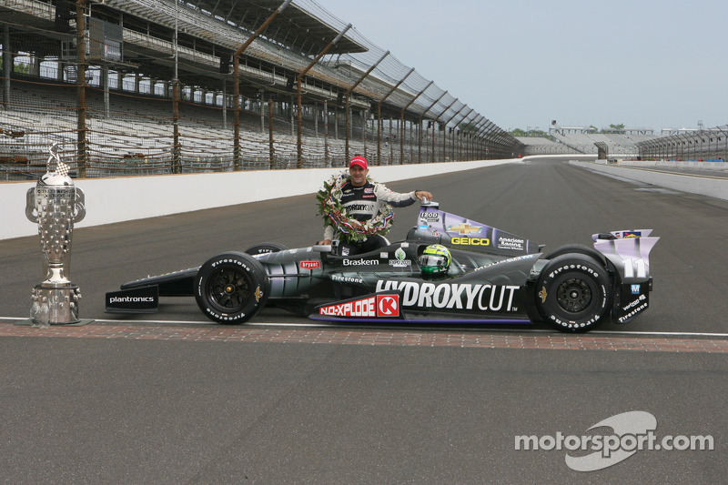 Ganador de la carrera Tony Kanaan, KV Racing Technology Chevrolet celebra