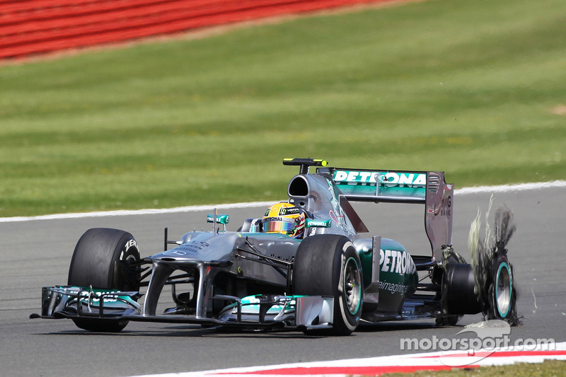 Lewis Hamilton Mercedes AMG F1 W04 returns to the pits with a punctured rear Pirelli tyre 