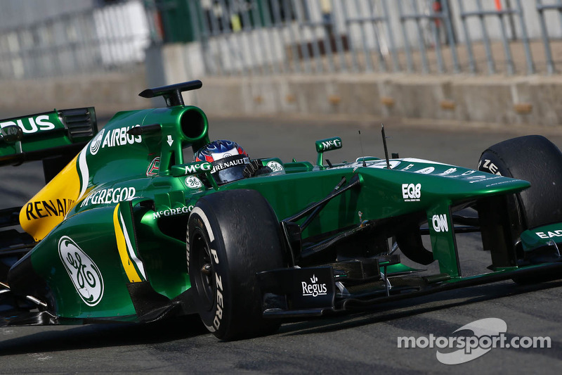 Equipos: Por hablar de Marussia, más dos escuderías estaban en la temporada 2013 y que no componen más la parrilla actual: Caterham (foto) y Lotus, que se volvió Renault en 2016.