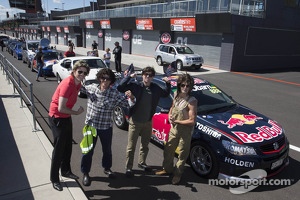 Red Bull Racing Australia drivers travel in convoy to Bathurst with fans