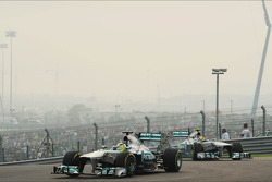 Nico Rosberg, Mercedes AMG F1 W04 ve takım arkadaşı Lewis Hamilton, Mercedes AMG F1 W04