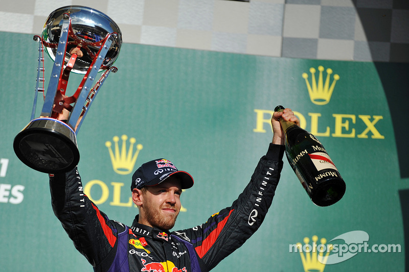 Podio: ganador de la carrera Sebastian Vettel, Red Bull Racing