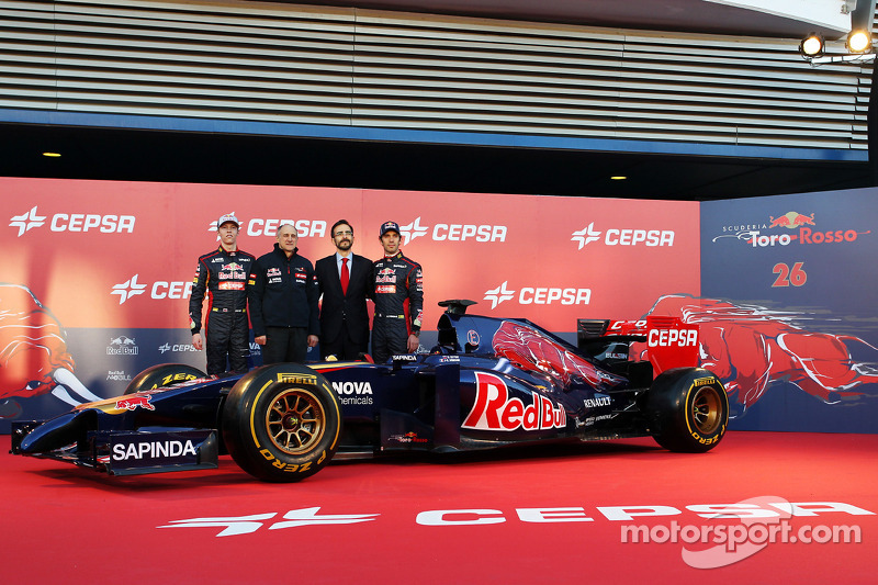 (L to R): Daniil Kvyat, Scuderia Toro Rosso; Franz Tost, Scuderia Toro Rosso Team Principal; and Jea