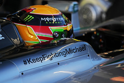 Lewis Hamilton avec un message de soutien pour Michael Schumacher