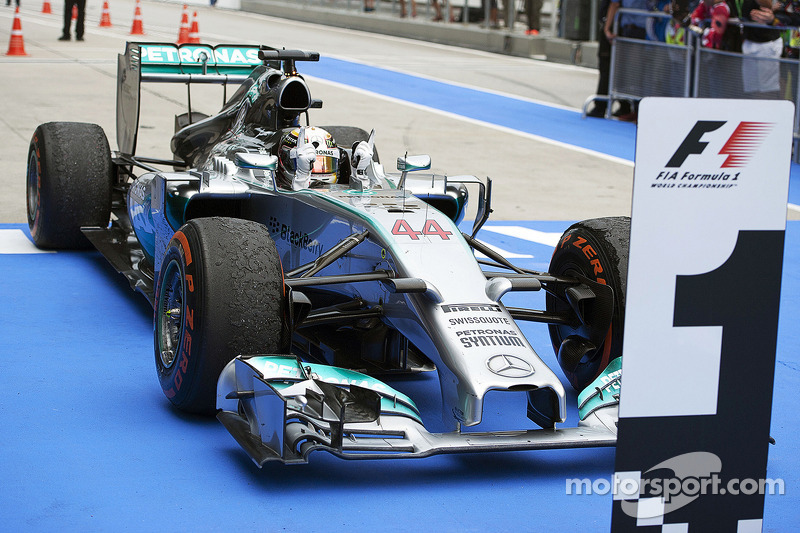 Race winner Lewis Hamilton, Mercedes AMG F1 W05 celebrates in parc ferme