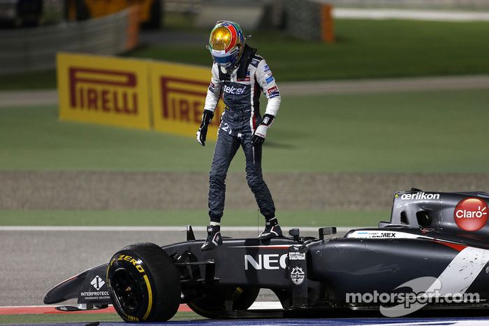 Esteban Gutiérrez, Sauber F1 Team choca con Pastor Maldonado, Lotus F1 Team