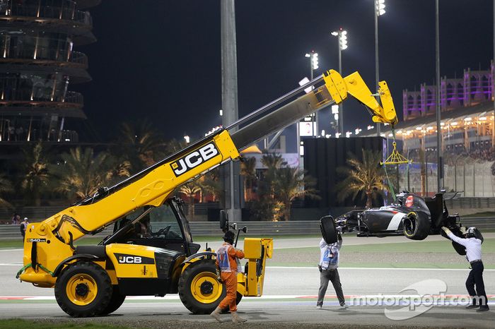 Esteban Gutiérrez, Sauber F1 Team choca con Pastor Maldonado, Lotus F1 Team