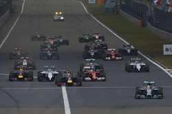 Start: Lewis Hamilton, Mercedes AMG F1 W05, führt