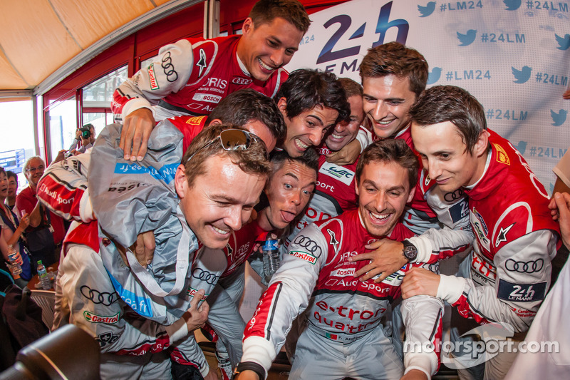 Selfie for Lucas Di Grassi, Loic Duval, Tom Kristensen, Marcel Fässler, Andre Lotterer, Benoit Tréluyer, Filipe Albuquerque, Marco Bonanomi, Oliver Jarvis