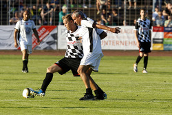 Sebastian Vettel, Red Bull Racing,alla partita di calcio benefica Piloti VS all stars, Kick for Kinder