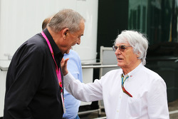 Bernie Ecclestone, with Paul Rosche, Former BMW Motorsport Technical Director