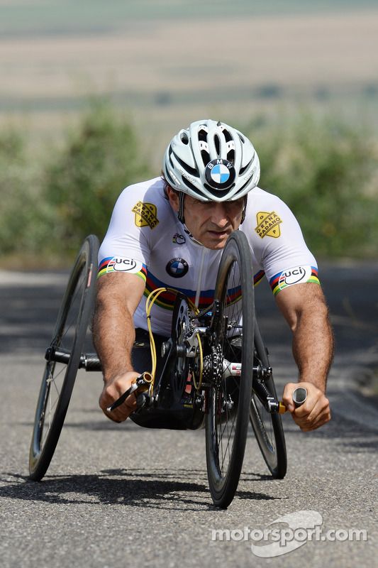 Alex Zanardi se prepara para un triatlón de larga distancia