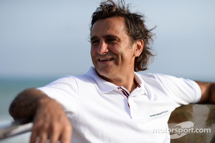 Alex Zanardi se prepara para un triatlón de larga distancia