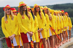 Shell, ragazze in griglia