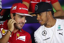 Fernando Alonso, Scuderia Ferrari e Lewis Hamilton, Mercedes AMG F1 Team