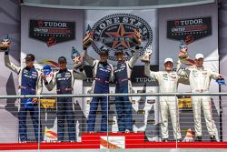 Podium GTLM : Jonathan Bomarito, Kuno Wittmer, Dominik Farnbacher, Marc Goossens, Patrick Long, Michael Christensen