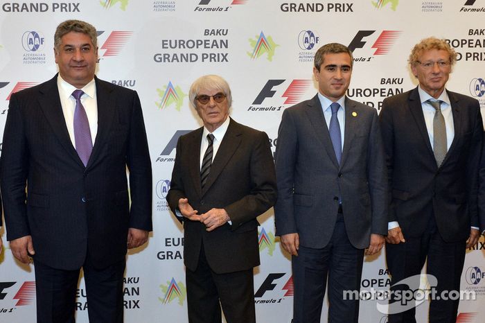 Azad Rahimov, Azerbaiyán Ministro de juventud y deporte, Bernie Ecclestone, CEO de Fórmula Uno, Anar Alekperov, Presidente de laFederación del Automovil de Azerbaiyán, Hermann Tilke, diseñador del circuito