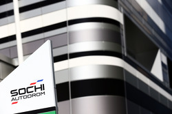 Autódromo de Sochi logo en el paddock