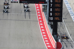 Sebastian Vettel part de la pitlane