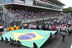 El Himno Nacional en la parrilla