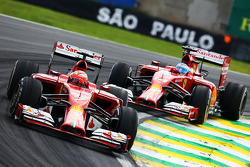 Kimi Raikkonen, Ferrari F14-T devant Fernando Alonso, Ferrari F14-T