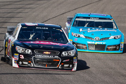Austin Dillon, Richard Childress Racing Chevrolet y Ryan Truex, BK Racing Toyota