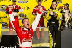 Race winner and 2014 NASCAR Sprint Cup series champion Kevin Harvick, Stewart-Haas Racing Chevrolet celebrates