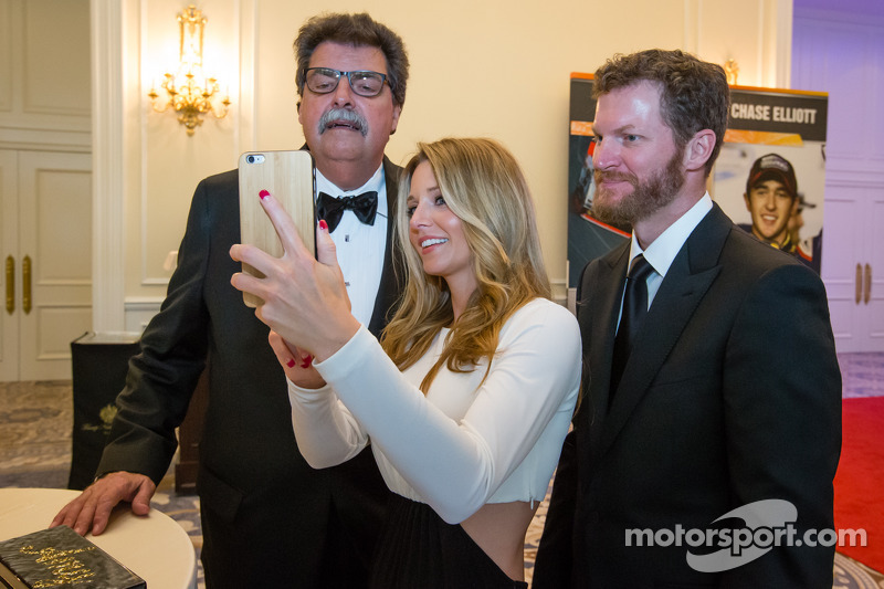 NASCAR, il  Presidente Mike Helton con Dale Earnhardt Jr. e la fidanzata Amy Reimann