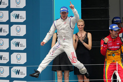 Il vincitore della gara Sam Bird, secondo posto per Lucas Di Grassi