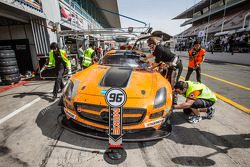Pit stop for #96 Mike Racing Mercedes SLS AMG GT3: Michael Chua, Joseph Chua, Rick Cheang