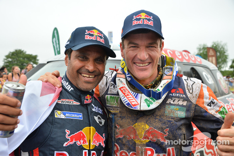 Nasser Al-Attiyah, ganador de la categoría de coches, y Marc Coma, vencedor en la categoría de motocicletas