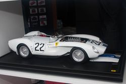 Amazing 1:8 modelo a escala de Amalgam del Ferrari 250TR