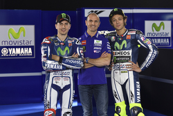 Валентино Росси и Хорхе Лорнецо. Презентация yamaha yzr-m1, студийная фотосессия.