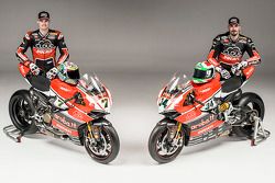 Chaz Davies y Davide Giugliano con el Ducati Panigale R