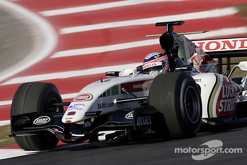 Takuma Sato test ediyoryeni BAR Honda 007