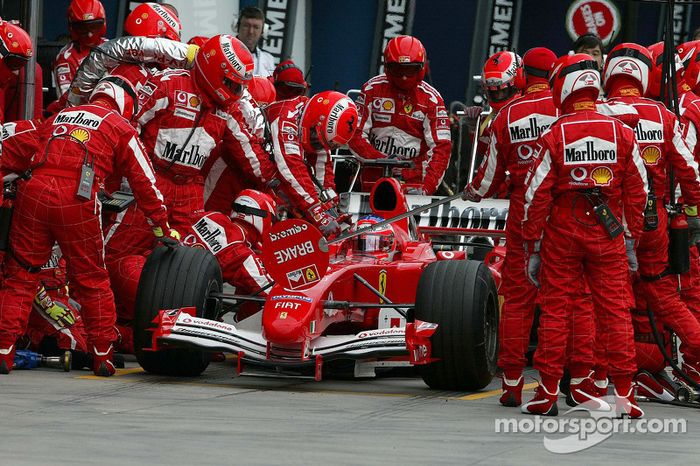 Parada de pits para Rubens Barrichello