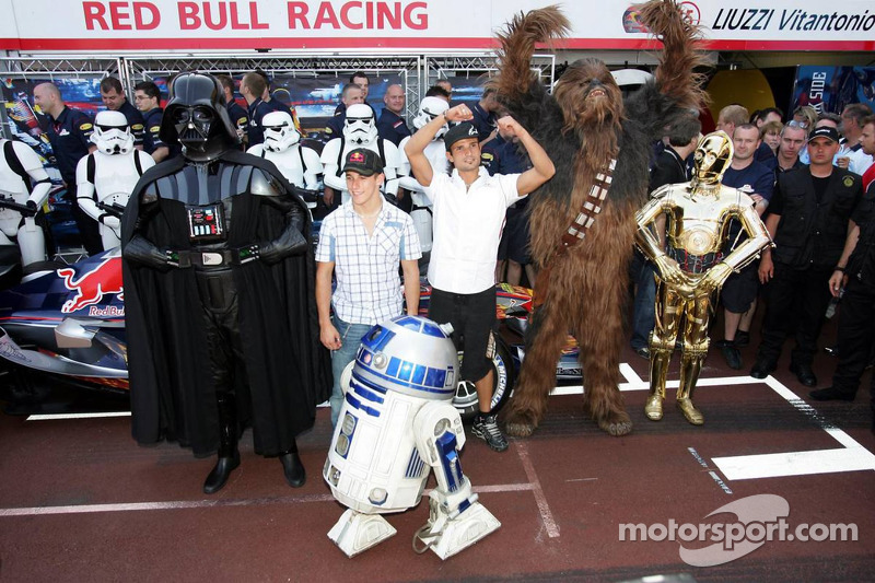 (F1) Darth Vader en el pit de Red Bull