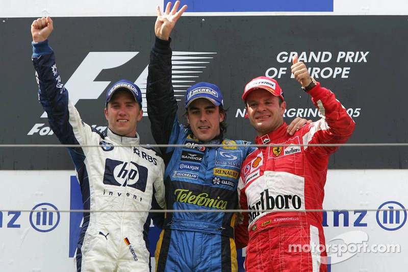 É o sexto em número de pódios, 97. É o terceiro em número de pódios consecutivos, com 15. Perde apenas para Lewis Hamilton, 16 e Michael Schumacher com 19.