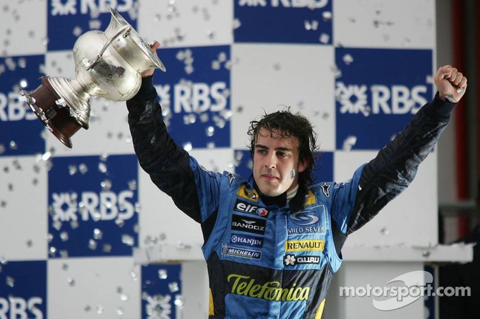 O primeiro título veio em 2005, após o terceiro lugar em Interlagos também. O autódromo brasileiro viria a aparecer mais vezes na carreira de Alonso.