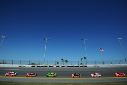 Kevin Harvick, Stewart-Haas Racing Chevrolet leads a pack