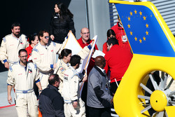 Fernando Alonso, McLaren es trasladado en helicóptero al hospital