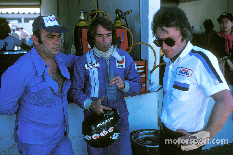 Jacques Laffite, Ligier JS5-Matra, mit Guy Ligier, Besitzer, und Gérard Ducarouge, Designer und Inge