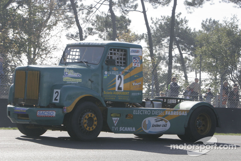 Éclair Vert Toulousain Scania : Christophe Miquel