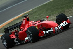 Michael Schumacher testet den neuen Ferrari für die Formel-1-Saison 2006