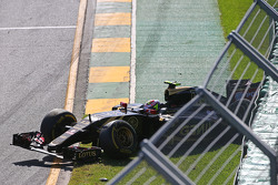 Start: trouble for Pastor Maldonado, Lotus F1 Team