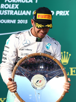 Ganador de la carrera Lewis Hamilton