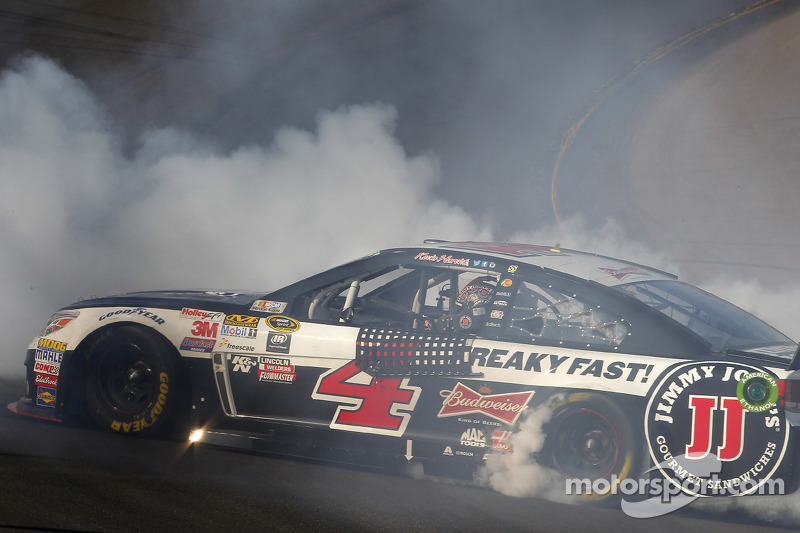 Race winner Kevin Harvick, Stewart-Haas Racing Chevrolet celebrates