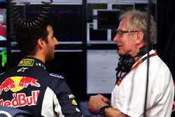 Daniel Ricciardo, Red Bull Racing avec Dr Helmut Marko, Red Bull Motorsport Consultant